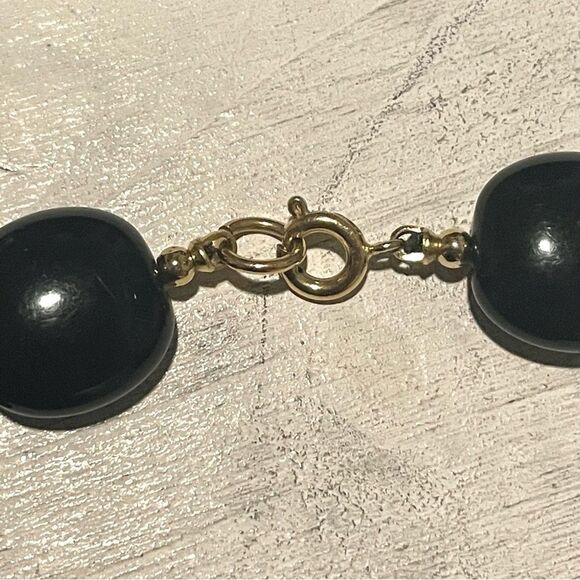 Black beaded necklace - Picture 5 of 8